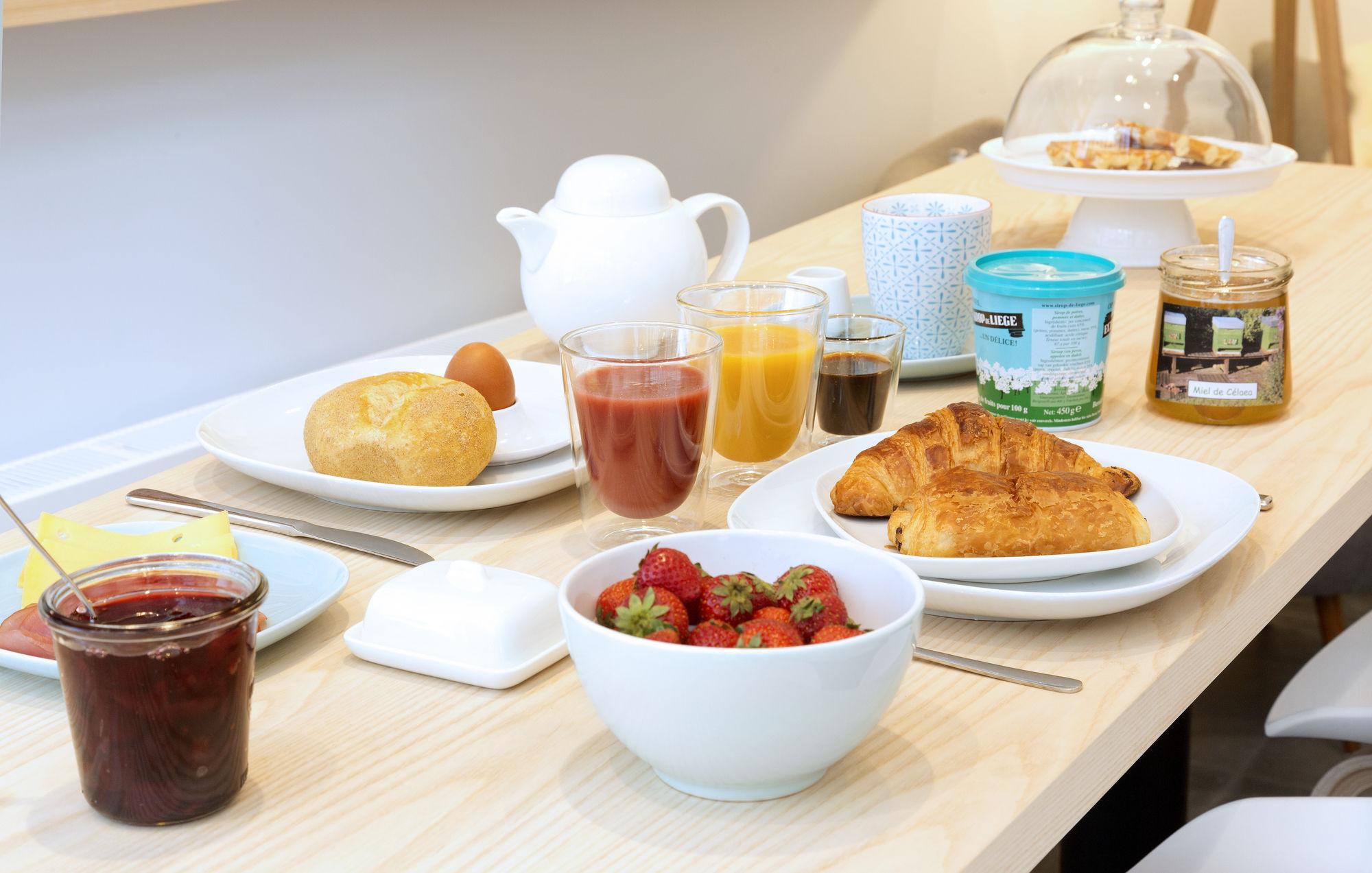 Happy Guesthouse - Grand Place Brussel Bagian luar foto